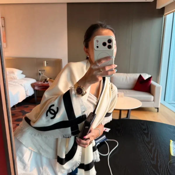 SCCHANEL0253-01 Chanel Ivory Shawl with a Contrasting Black Border - Ref. SCCHANEL0253
