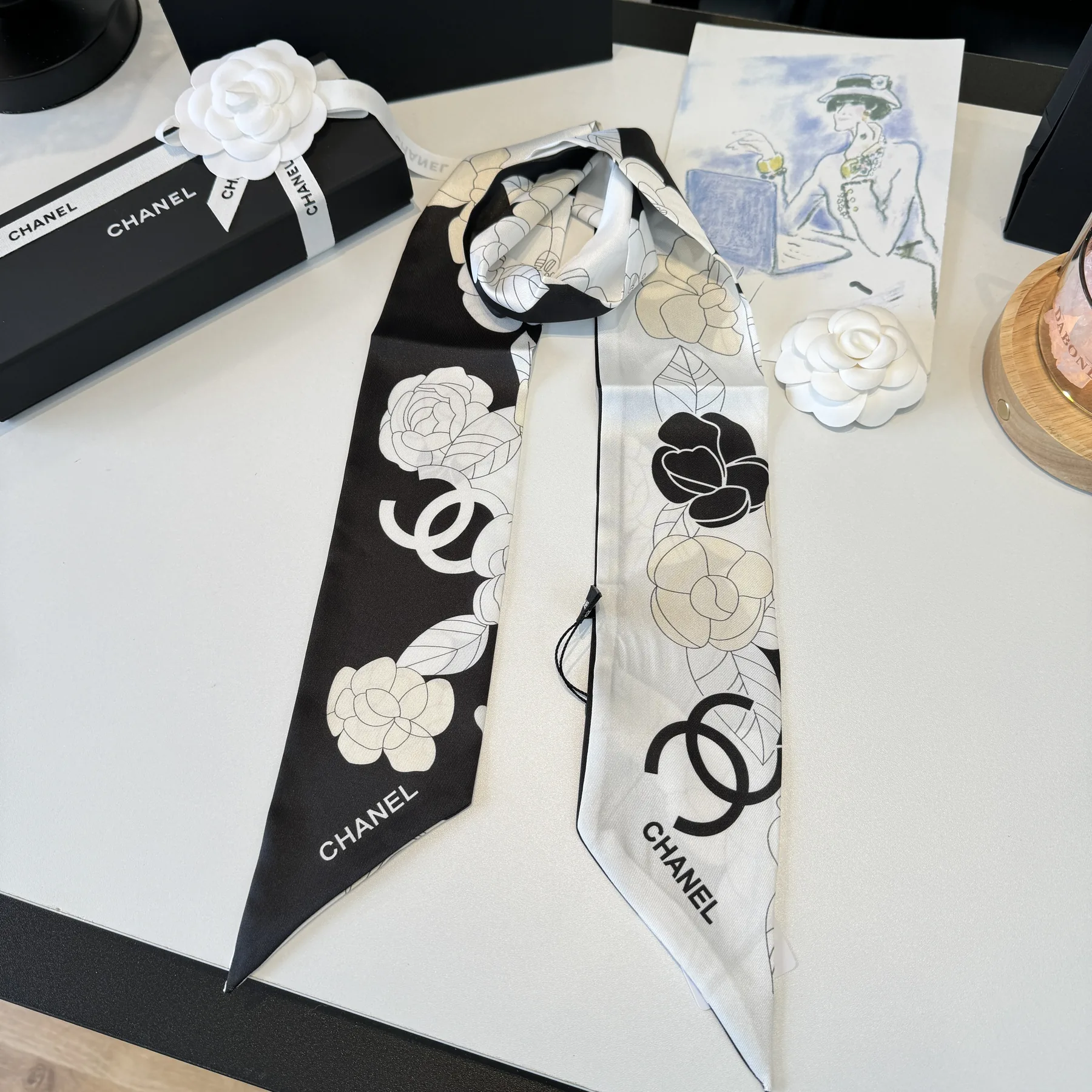 Chanel Twilly-Style Narrow Scarf for Versatile Accessory Styling - Ref. SCCHANEL0260