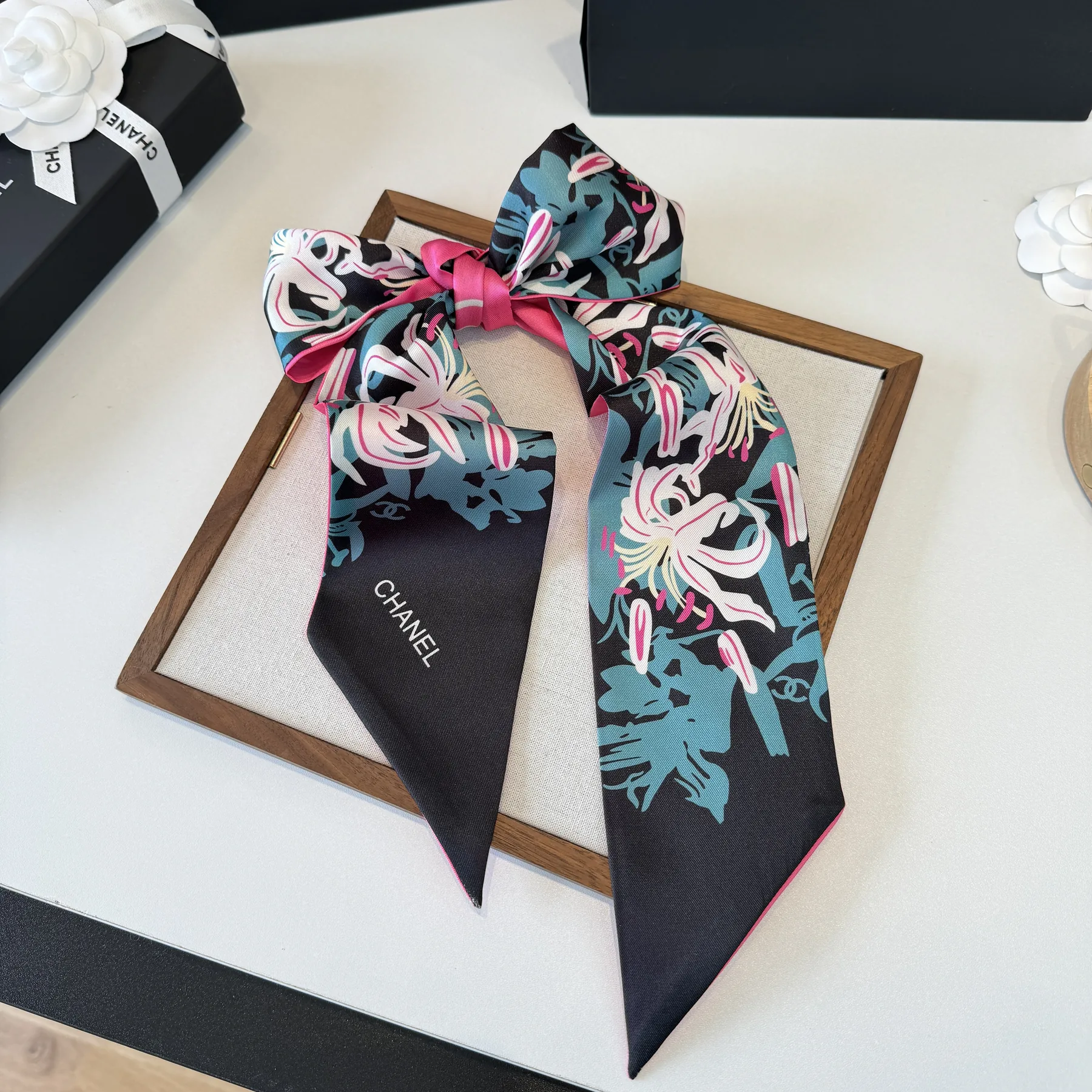 Chanel Twilly-Style Narrow Scarf for Versatile Accessory Styling - Ref. SCCHANEL0263
