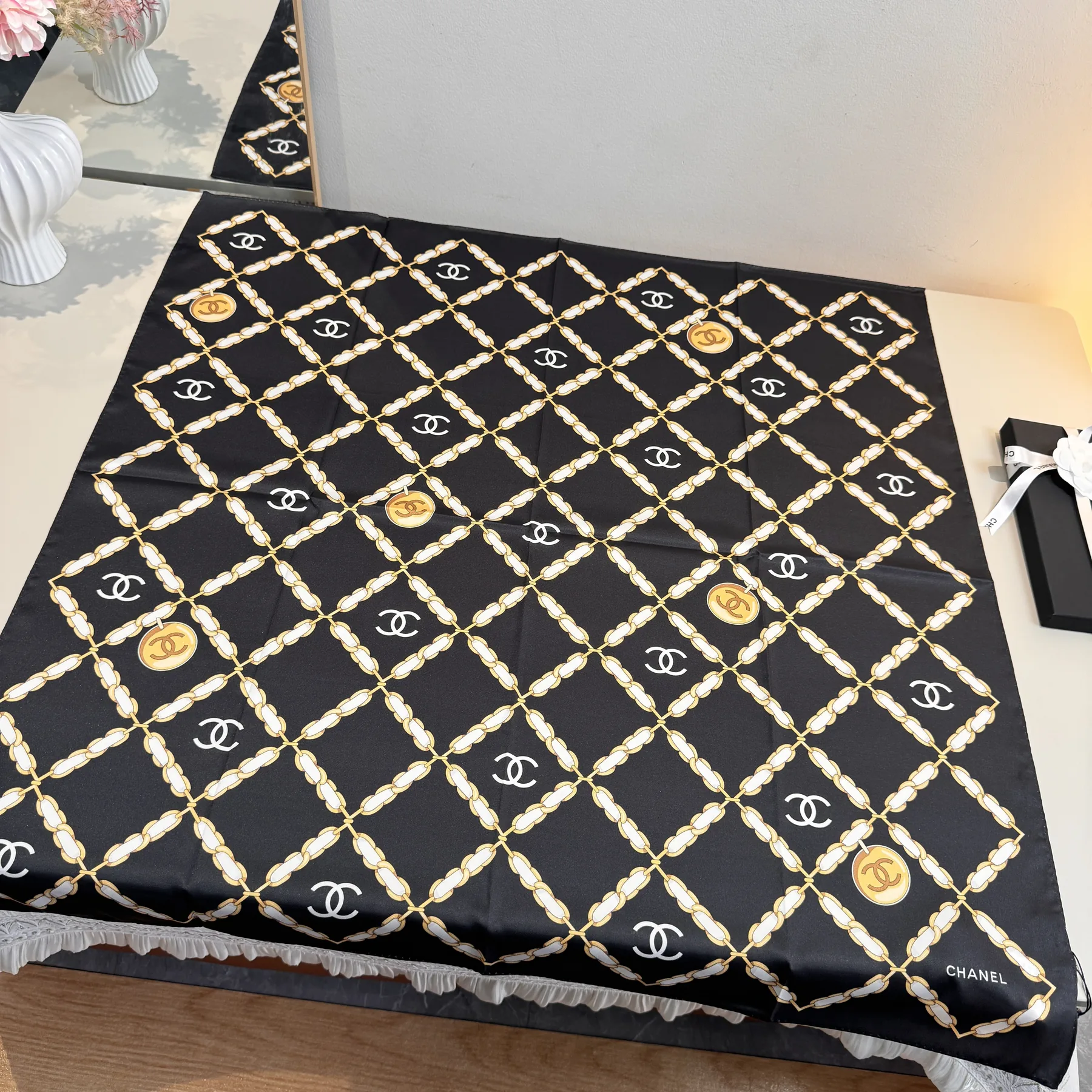 Chanel Silk Square Scarf with Diamond-Chain and CC Logo Motifs - Ref. SCCHANEL0273