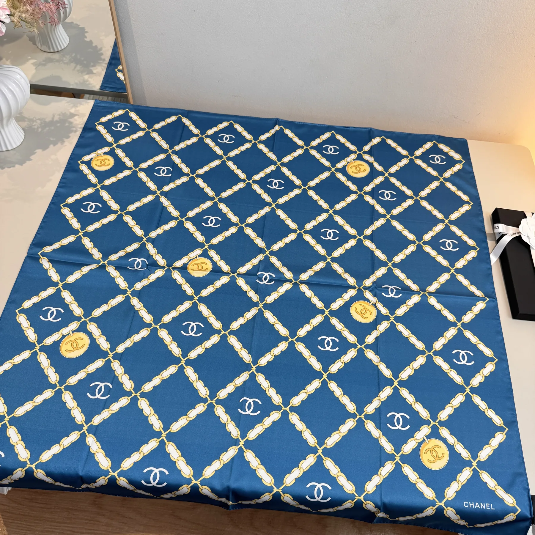 Chanel Silk Square Scarf with Diamond-Chain and CC Logo Motifs - Ref. SCCHANEL0274