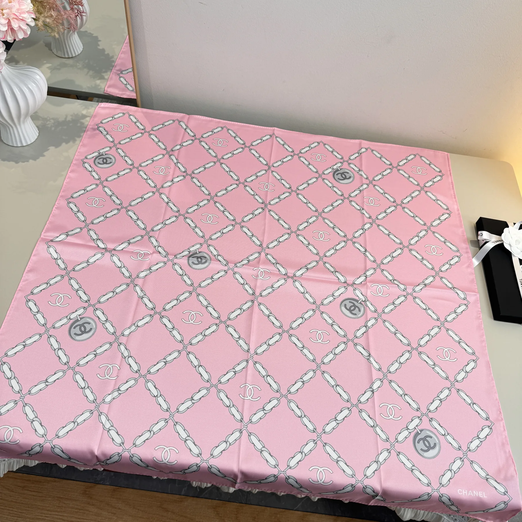 Chanel Silk Square Scarf with Diamond-Chain and CC Logo Motifs - Ref. SCCHANEL0275