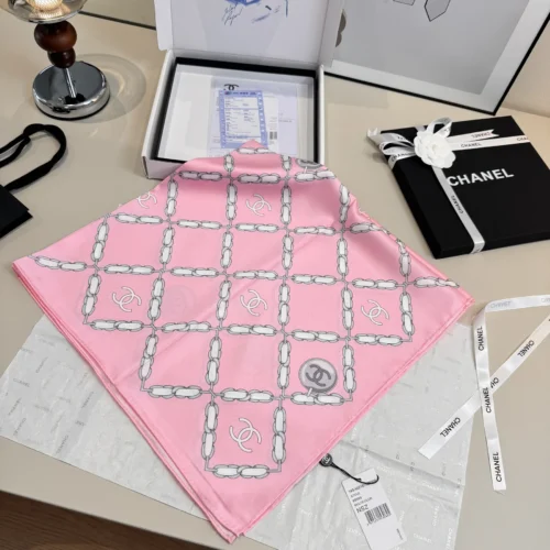 Chanel Silk Square Scarf with Diamond-Chain and CC Logo Motifs - Ref. SCCHANEL0275
