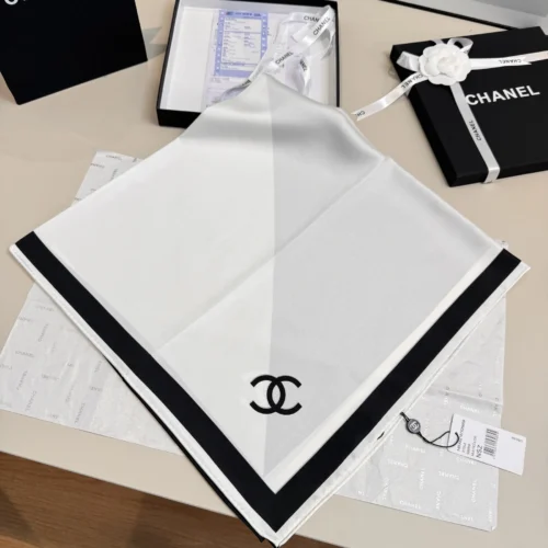 Chanel 100% Silk Colorblock CC Logo Square Scarf - 90 x 90 cm - Ref. SCCHANEL0282