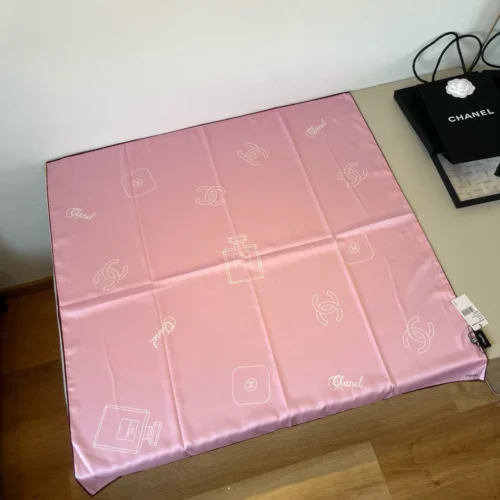 Chanel 100% Silk Square Scarf with No. 5 Perfume Motif - 90 x 90 cm - Ref. SCCHANEL0286