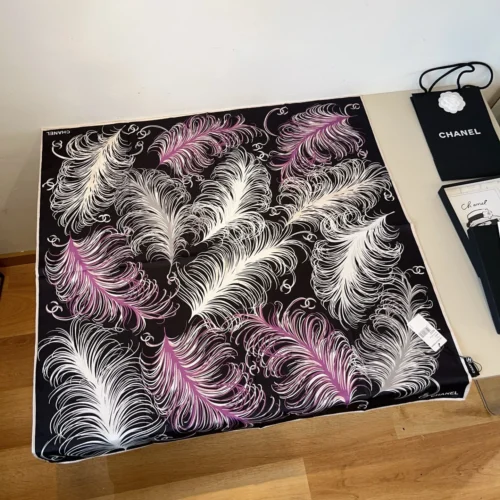 Chanel 100% Silk Feather-Motif Square Scarf - 90 x 90 cm - Ref. SCCHANEL0294