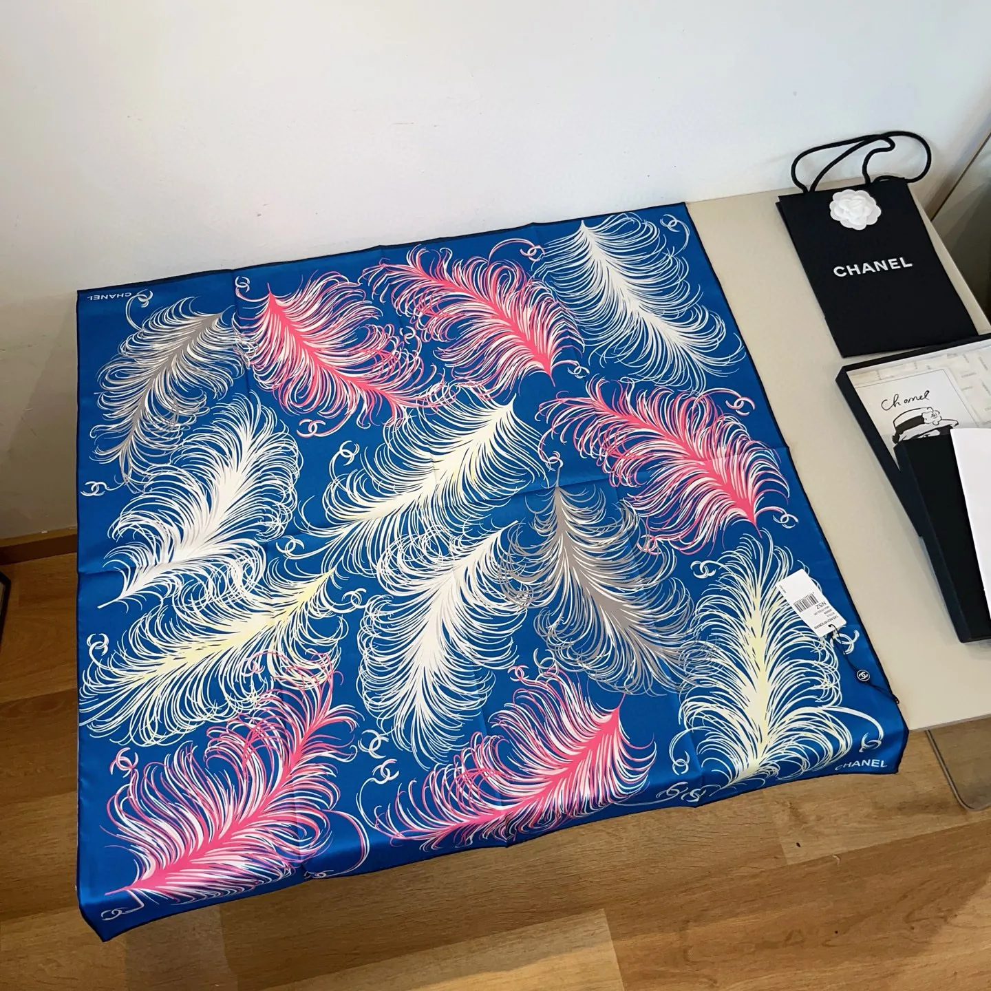 Chanel 100% Silk Feather-Motif Square Scarf - 90 x 90 cm - Ref. SCCHANEL0298