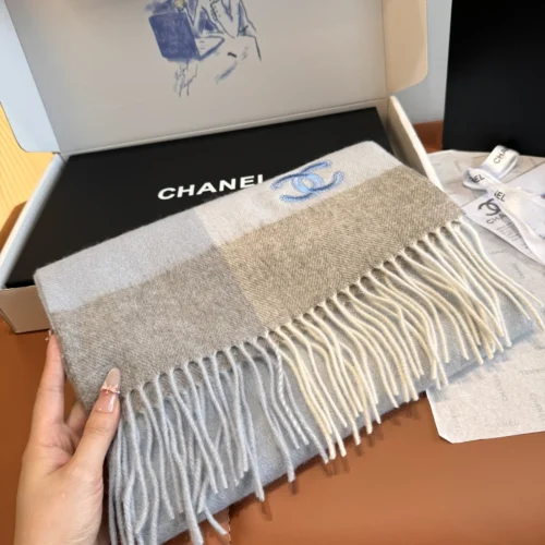 Chanel 100% Cashmere Small Scarf with a Ripple-Textured Finish - Ref. SCCHANEL0305