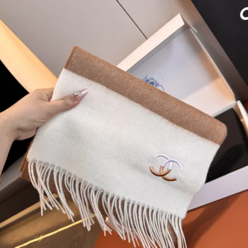 Chanel 100% Cashmere Small Scarf with a Ripple-Textured Finish - Ref. SCCHANEL0315