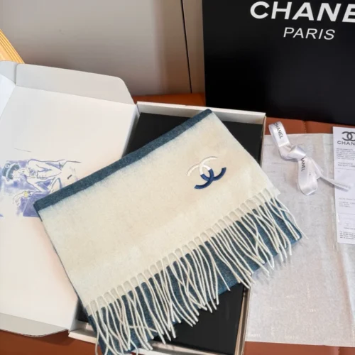 Chanel 100% Cashmere Small Scarf with a Ripple-Textured Finish - Ref. SCCHANEL0318