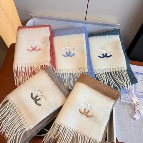 Chanel 100% Cashmere Small Scarf with a Ripple-Textured Finish - Ref. SCCHANEL0318