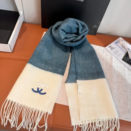 Chanel 100% Cashmere Small Scarf with a Ripple-Textured Finish - Ref. SCCHANEL0318