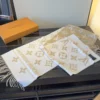 Louis Vuitton Reversible 100% Wool Monogram Scarf - 180 x 30 cm - Ref. SCCOACH0008