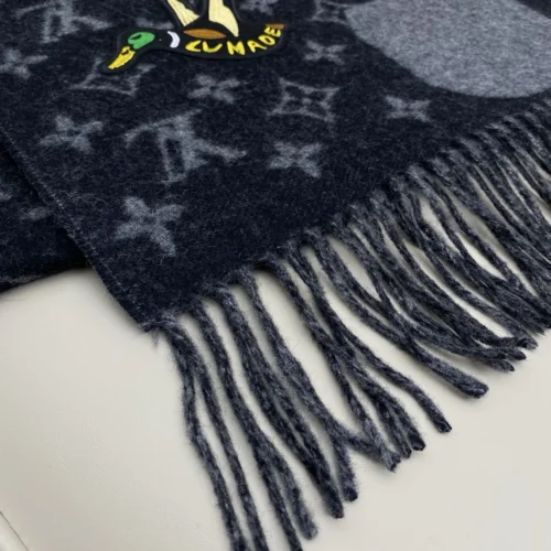 Coach Scarf - Detail Photo Reference