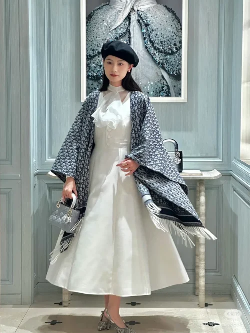 Dior Heavyweight 100% Wool Cape with Monogram Lettering - Ref. SCDIOR0011
