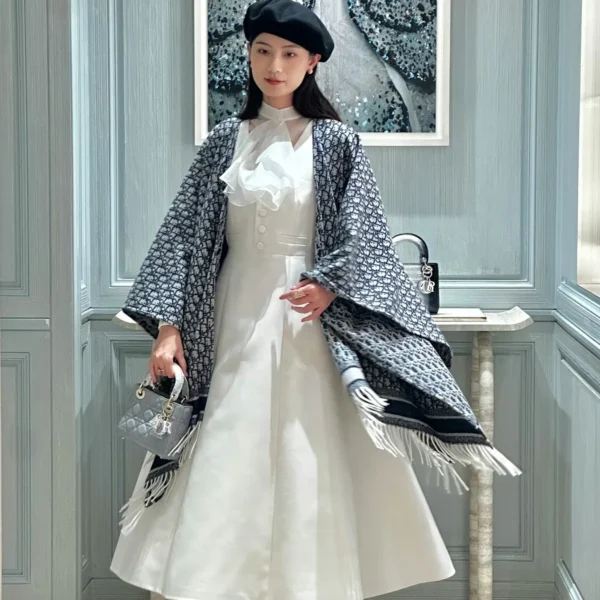 Dior Heavyweight 100% Wool Cape with Monogram Lettering - Ref. SCDIOR0011