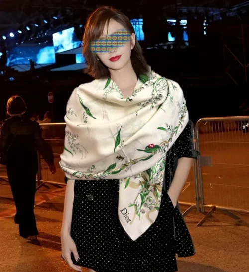 Dior Double-Sided Scarf with Matching Colors and a Smooth Finish - Ref. SCDIOR0013