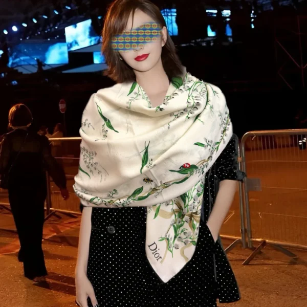 Dior Double-Sided Scarf with Matching Colors and a Smooth Finish - Ref. SCDIOR0013