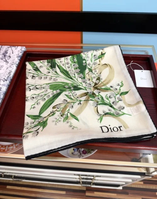 Dior Double-Sided Scarf with Matching Colors and a Smooth Finish - Ref. SCDIOR0013