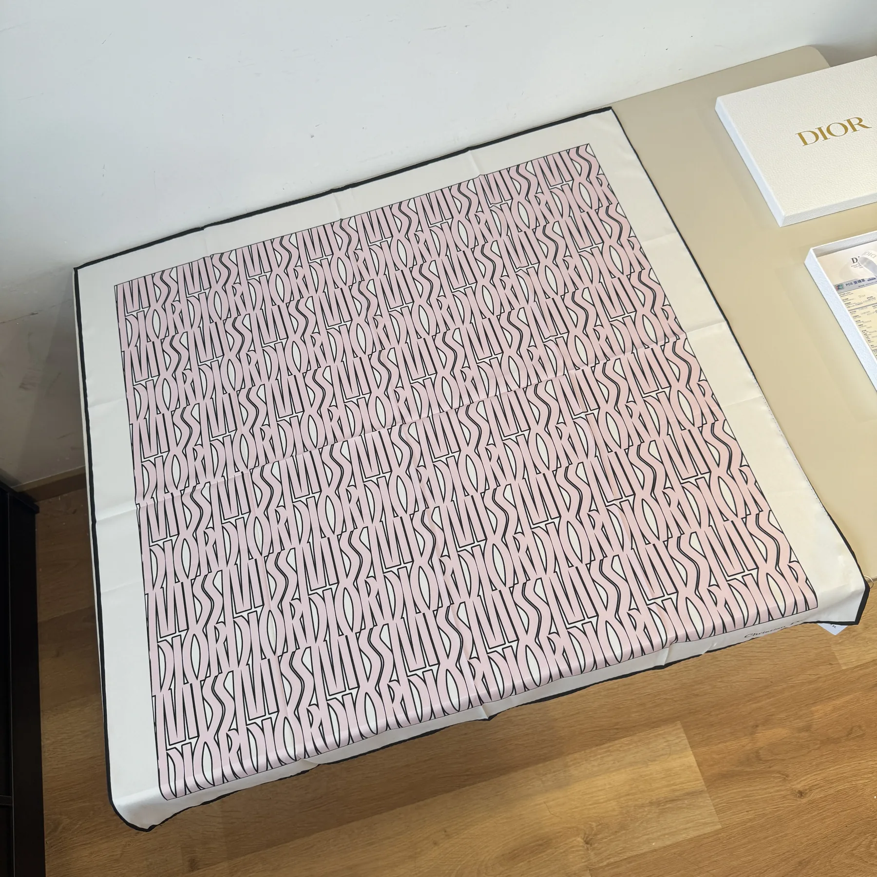 Dior 100% Silk Twill Printed Square Scarf with Hand-Rolled Edges - 90 x 90 cm - Ref. SCDIOR0024