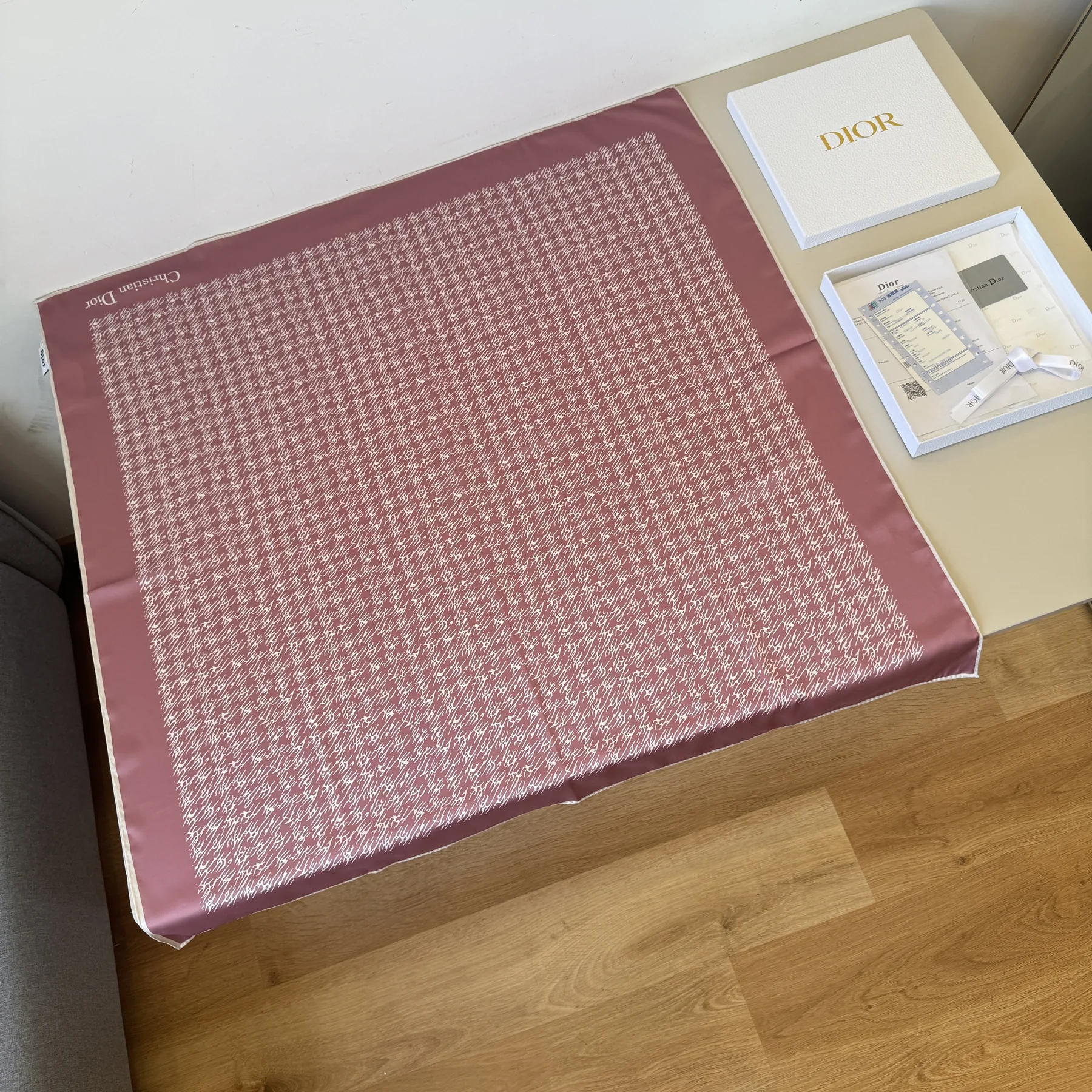 Dior 100% Silk Twill Printed Square Scarf with Hand-Rolled Edges - 90 x 90 cm - Ref. SCDIOR0029
