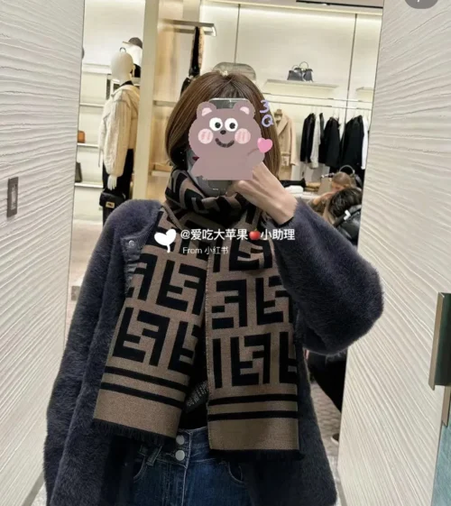 Fendi Reversible Wool Scarf for Autumn and Winter - 35 x 180 cm