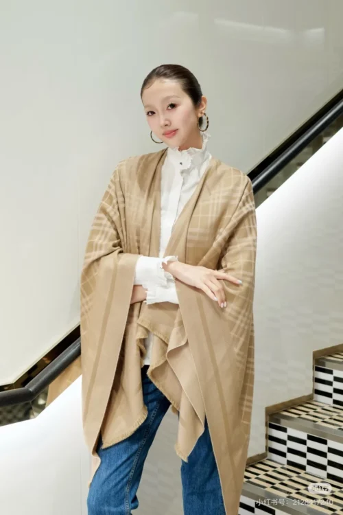 Fendi Camel FF Jacquard Silk-Wool Square Shawl - 140 x 140 cm