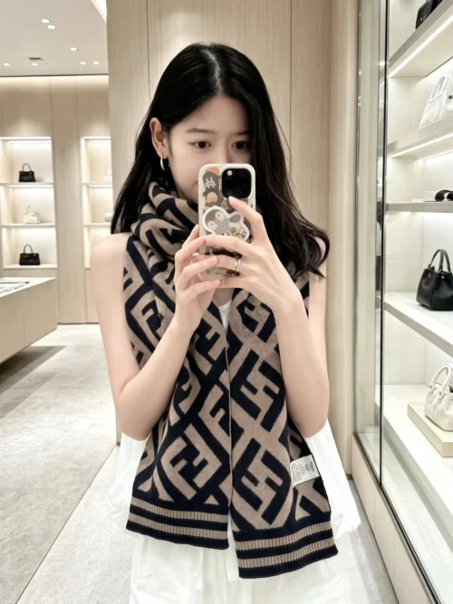 Fendi Unisex Cashmere Knitted Scarf with a Soft Finish - Ref. SCFENDI0011