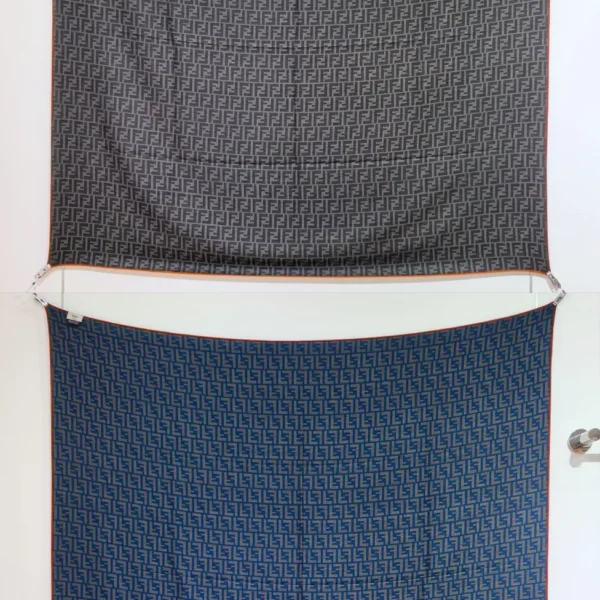 Fendi Contrasting-Sides 70% Cashmere 30% Silk Square Scarf - 140 x 140 cm - RFD2507 - Ref. SCFENDI0031