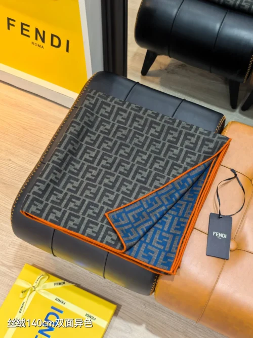 Fendi Contrasting-Sides 70% Cashmere 30% Silk Square Scarf - 140 x 140 cm - RFD2507 - Ref. SCFENDI0031