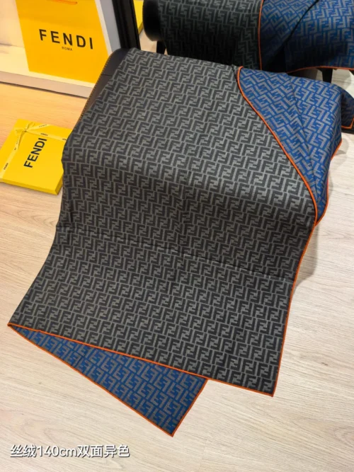 Fendi Contrasting-Sides 70% Cashmere 30% Silk Square Scarf - 140 x 140 cm - RFD2507 - Ref. SCFENDI0031