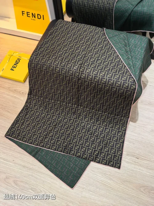 Fendi Contrasting-Sides 70% Cashmere 30% Silk Square Scarf - 140 x 140 cm - RFD2507 - Ref. SCFENDI0032