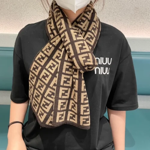 Fendi Unisex Cashmere Knitted Scarf with a Soft Finish - Ref. SCFENDI0039