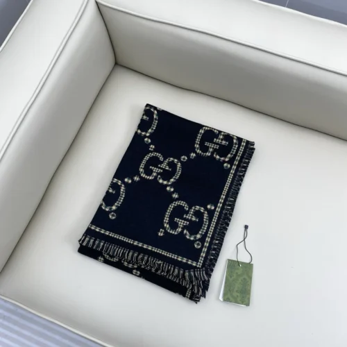 Gucci 100% Wool Scarf with Interlocking GG Motifs - 180 x 47 cm - Ref. SCGUCCI0001