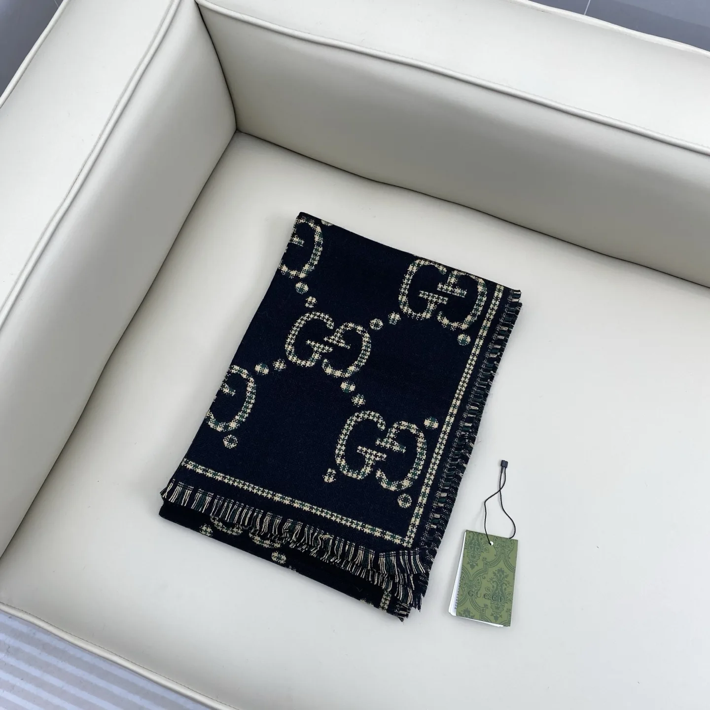 Gucci 100% Wool Scarf with Interlocking GG Motifs - 180 x 47 cm - Ref. SCGUCCI0001