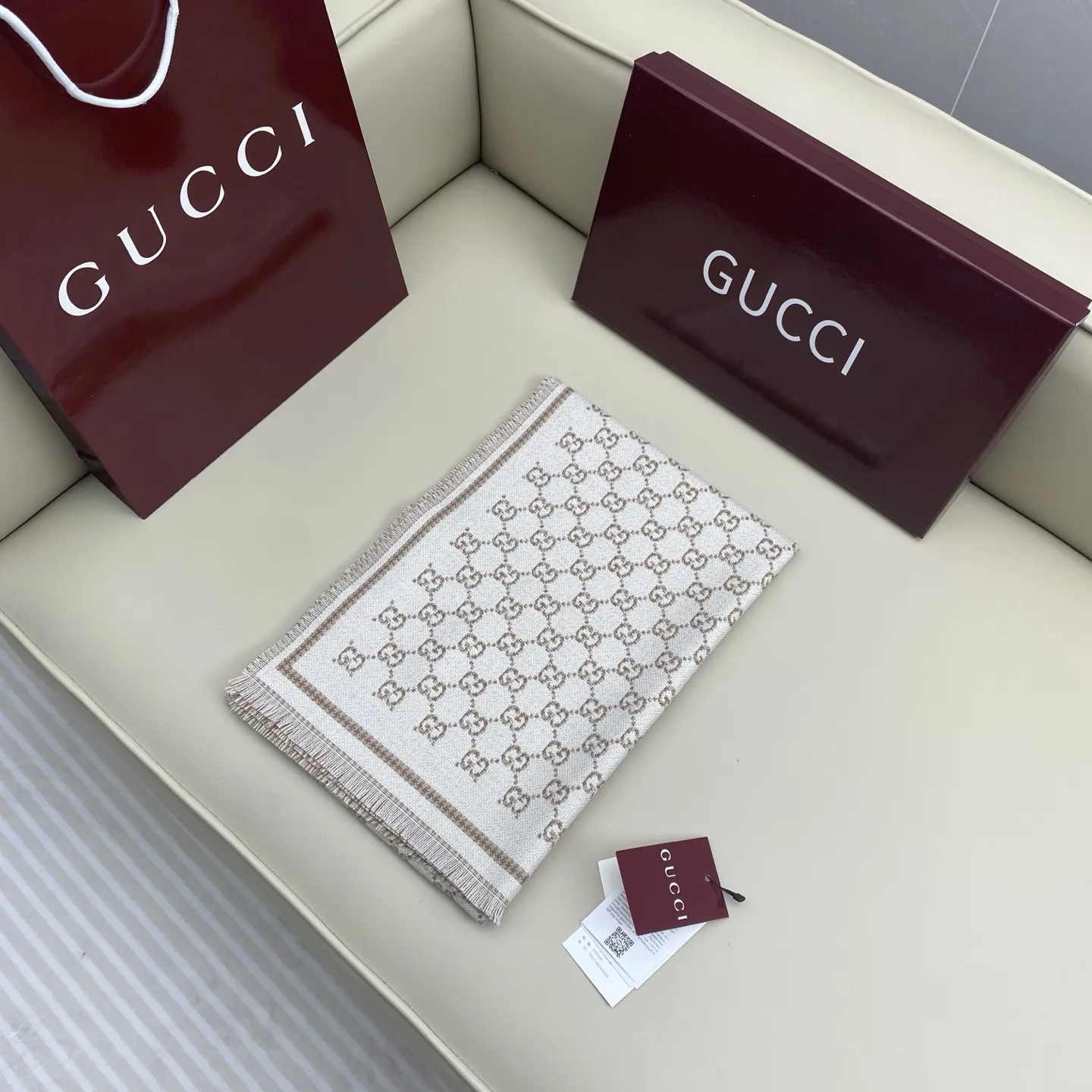 Gucci 100% Wool Scarf with Interlocking GG Motifs - 180 x 47 cm - Ref. SCGUCCI0002