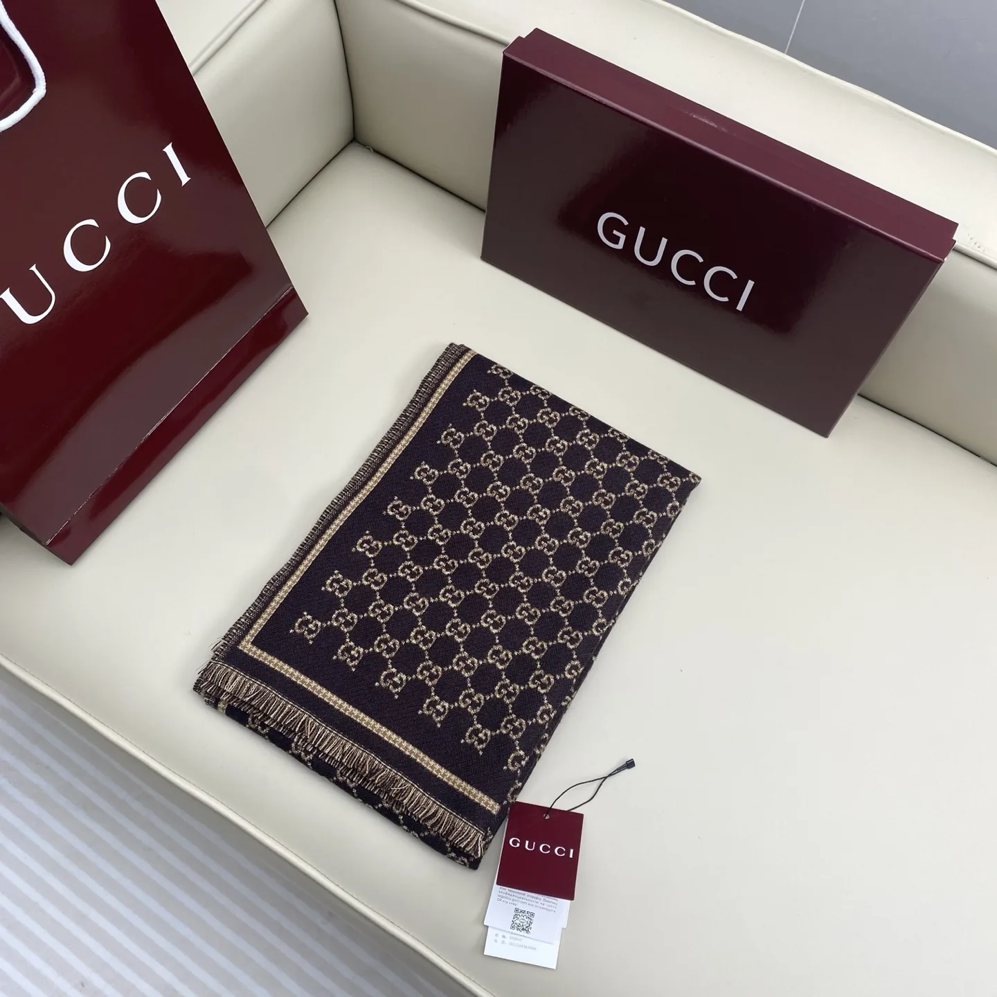 Gucci 100% Wool Scarf with Interlocking GG Motifs - 180 x 47 cm - Ref. SCGUCCI0003
