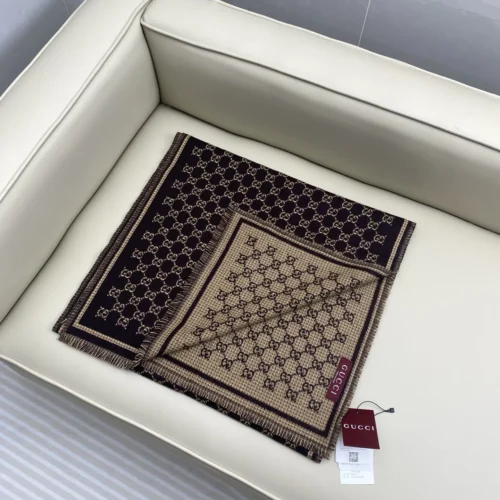 Gucci 100% Wool Scarf with Interlocking GG Motifs - 180 x 47 cm - Ref. SCGUCCI0003