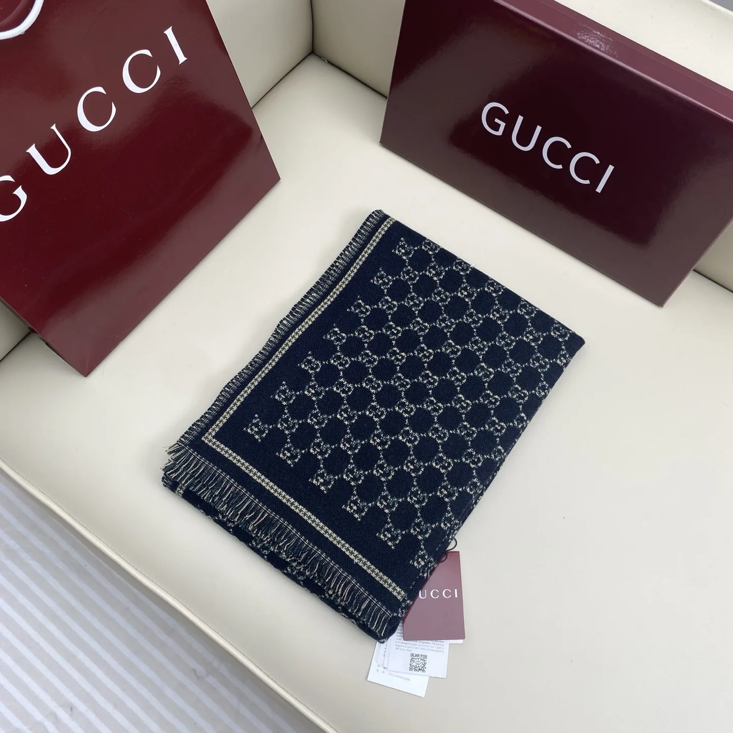 Gucci 100% Wool Scarf with Interlocking GG Motifs - 180 x 47 cm - Ref. SCGUCCI0005