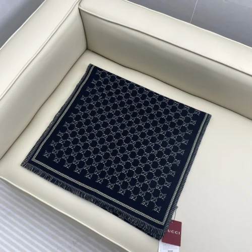 Gucci 100% Wool Scarf with Interlocking GG Motifs - 180 x 47 cm - Ref. SCGUCCI0005