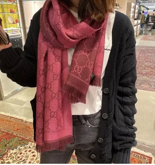 Gucci Reversible 100% Wool Small-GG Jacquard Shawl in Gray and Pink - 48 x 180 cm - Ref. SCGUCCI0009