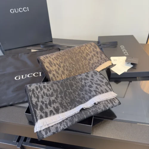 Gucci Reversible Scarf with Contrasting GG Motifs - Ref. SCGUCCI0013