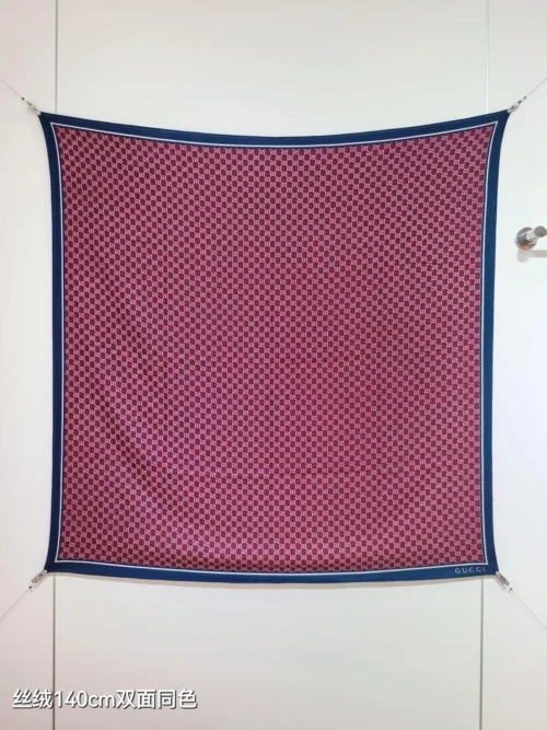 Gucci Double-Sided 70% Cashmere 30% Silk Square Scarf - 140 x 140 cm - RGC2517 - Ref. SCGUCCI0068