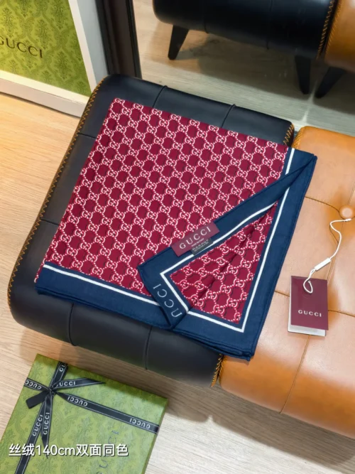 Gucci Double-Sided 70% Cashmere 30% Silk Square Scarf - 140 x 140 cm - RGC2517 - Ref. SCGUCCI0068