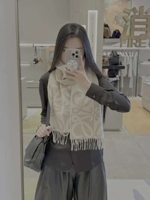 Loewe Reversible Wool-Cashmere Scarf with Anagram Motif in Pink and Camel - Ref. SCLOEWE0001