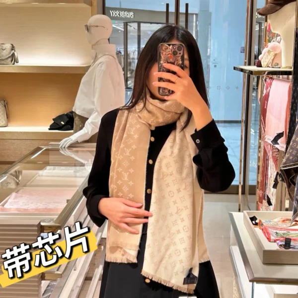 Louis Vuitton Game On 100% Cashmere Reversible Scarf with Monogram and Heart Motifs - Ref. SCLV0041