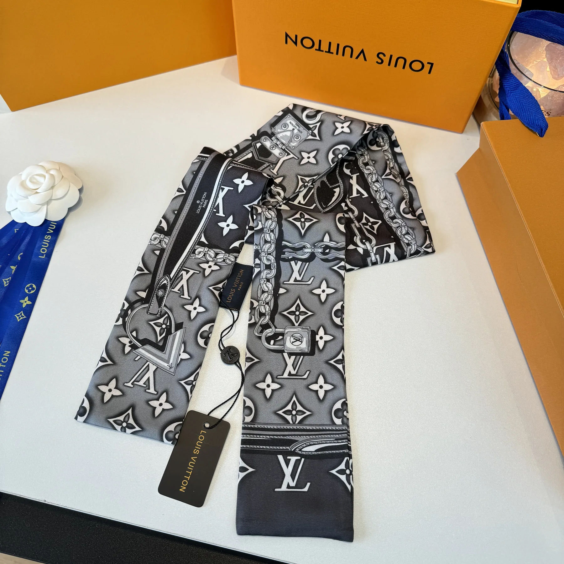 Louis Vuitton Double-Layer Ribbon Scarf with Graffiti Polka-Dot Motifs - Ref. SCLV0051