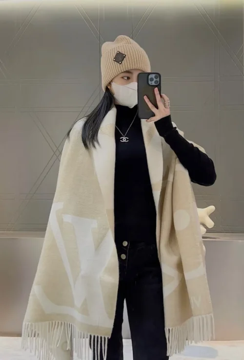 Louis Vuitton Cashmere-Mulberry Silk Blend Shawl - 200 x 70 cm