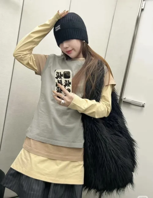 Miu Miu Unisex Cashmere Winter Hat and Scarf Set - Scarf 30 x 180 - Ref. SCMIU0002