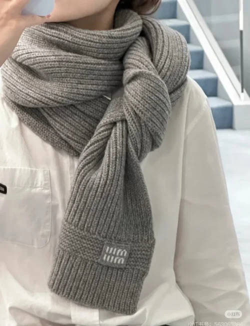 Miu Miu Unisex Cashmere Winter Hat and Scarf Set - Scarf 30 x 180 - Ref. SCMIU0003